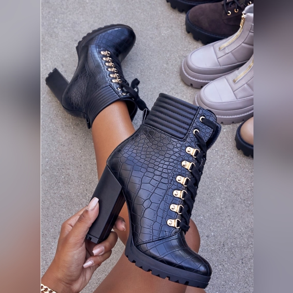 NIB Booties by Shoedazzle sz 8